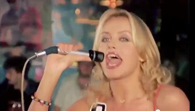 Playboy curiosità: quando spogliarsi fa rima con cantare